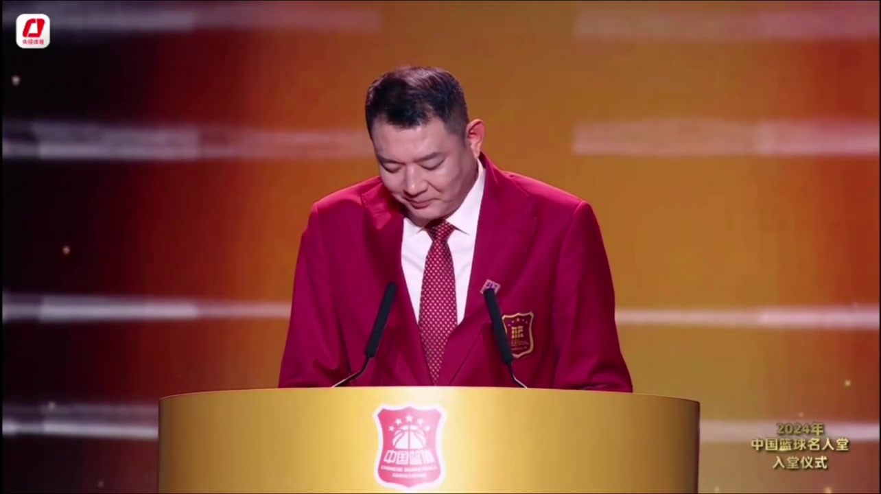 太有梗了！巩晓彬名人堂演讲现场成脱口秀 狂Q“教条”梗