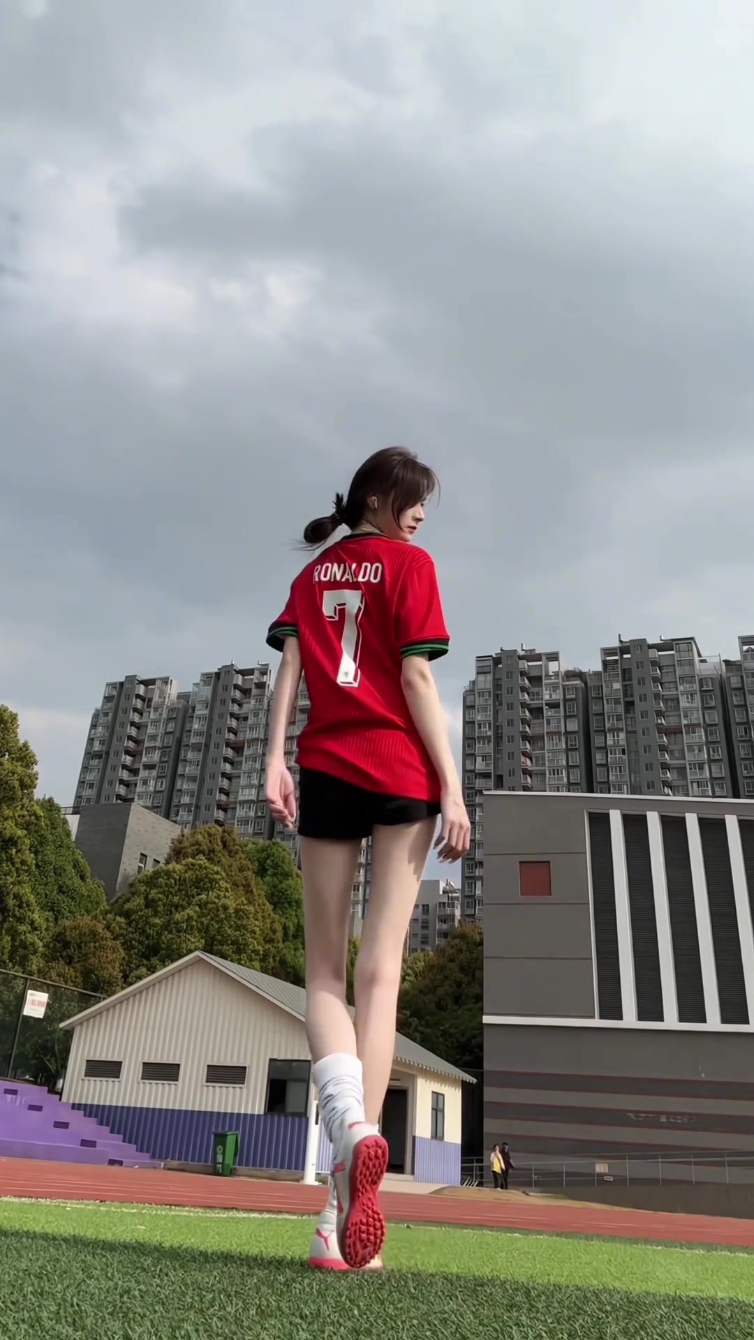 “只要你喜欢C罗，千亿球友会就是好朋友~”那千亿球友会谈个恋爱吧